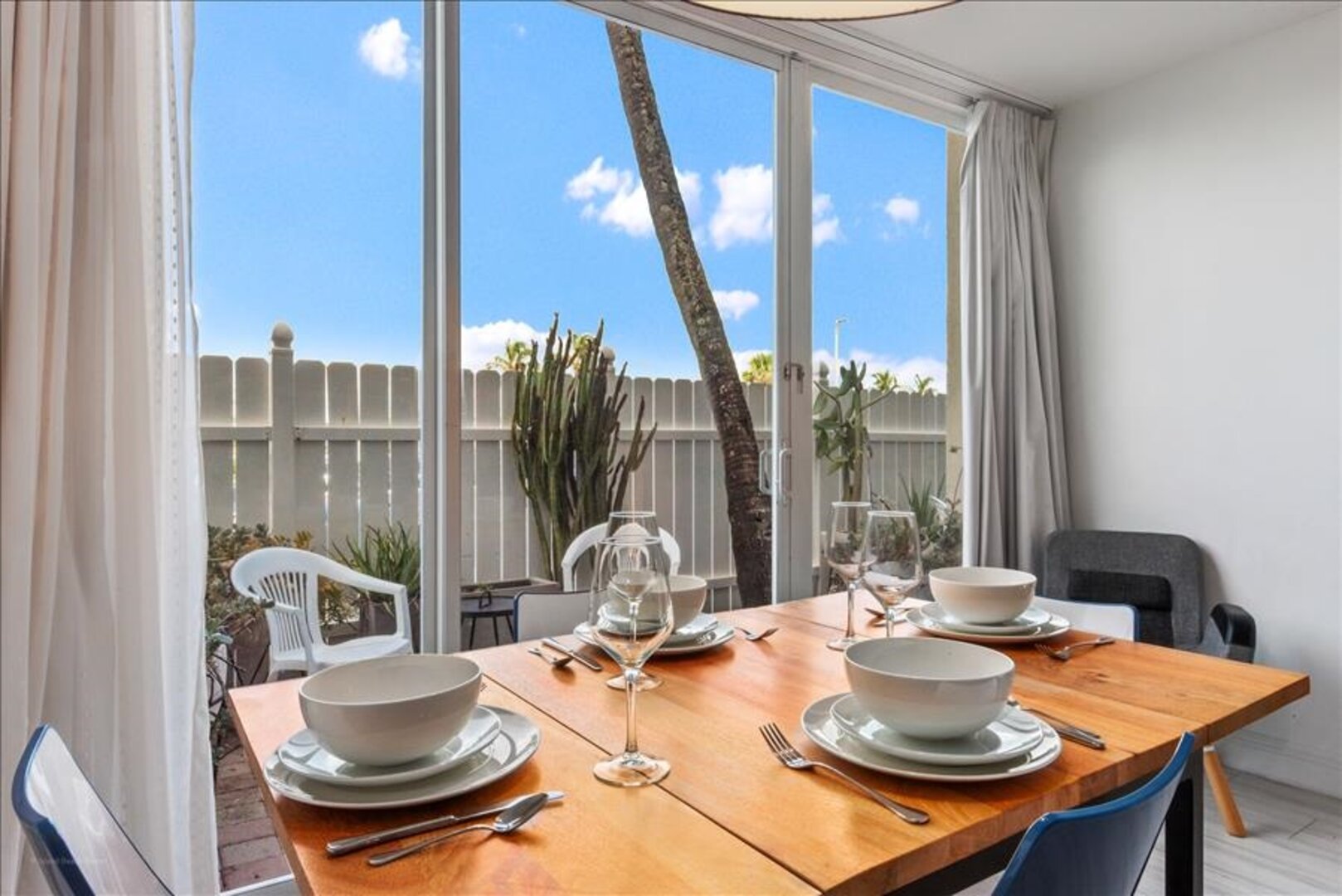 112 diningroom