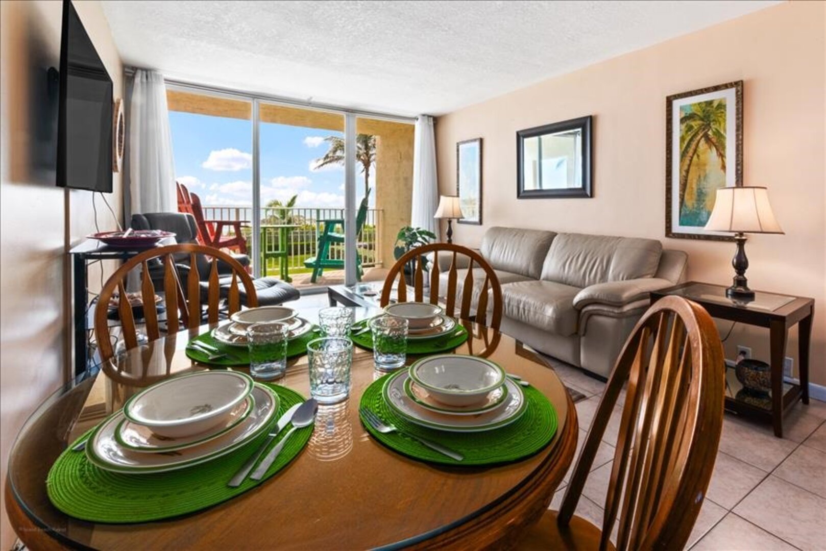 206 dining/living room